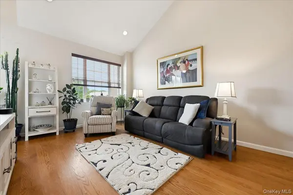 281 Spring DR, East Meadow, NY 11554