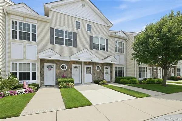 281 Spring DR, East Meadow, NY 11554
