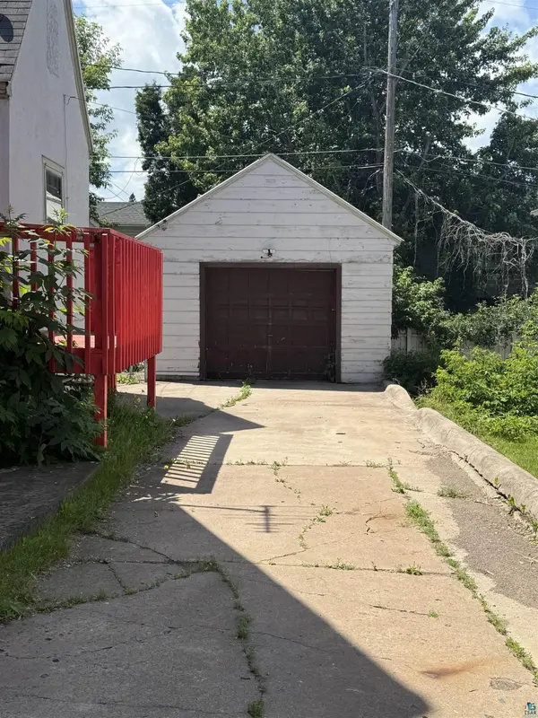 21 4th St, Cloquet, MN 55720