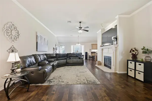 11625 SW 10th ST, Yukon, OK 73099