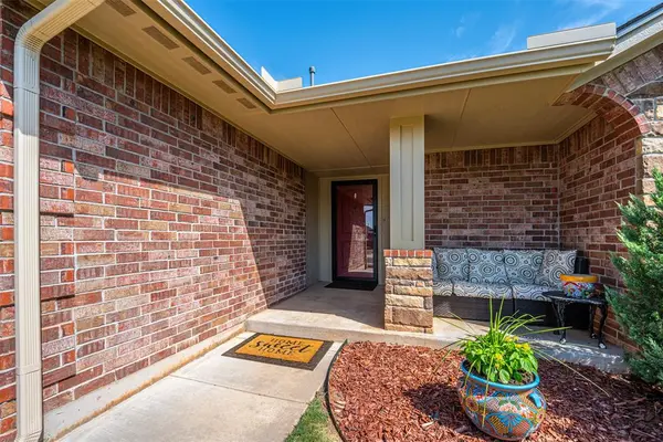 11625 SW 10th ST, Yukon, OK 73099