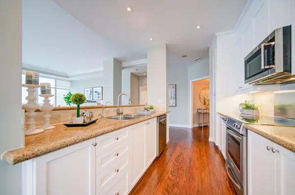 37 Ellen St N/A #Ph06, Barrie, ON L4N 6G2