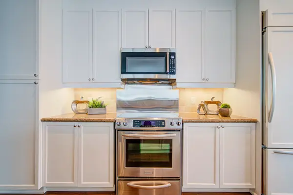 37 Ellen St N/A #Ph06, Barrie, ON L4N 6G2