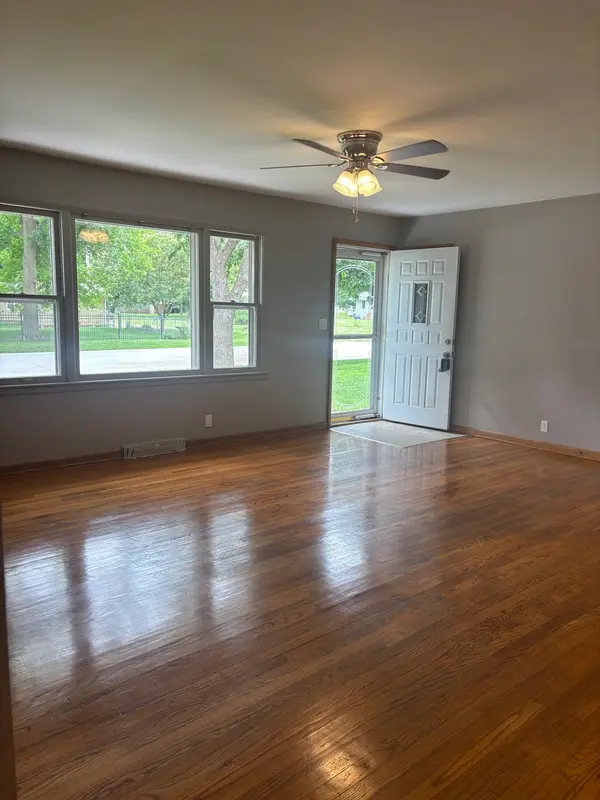 120 E 9th, Halstead, KS 67056