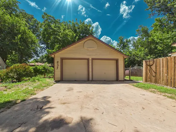 237 S 4th Ave, Clearwater, KS 67026