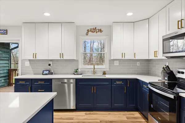130 Dogwood TER, Marietta, SC 29661