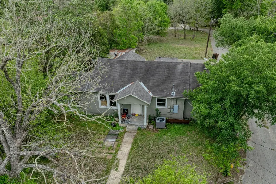1006 Proctor ST, Lockhart, TX 78644