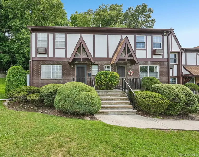 239 Parkside DR, Suffern, NY 10901