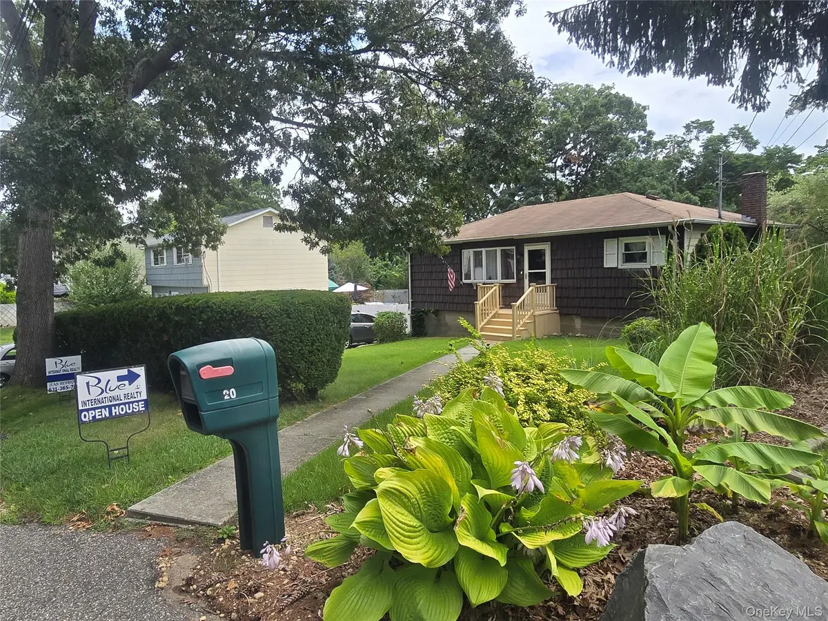 20 Birch AVE, Farmingville, NY 11738