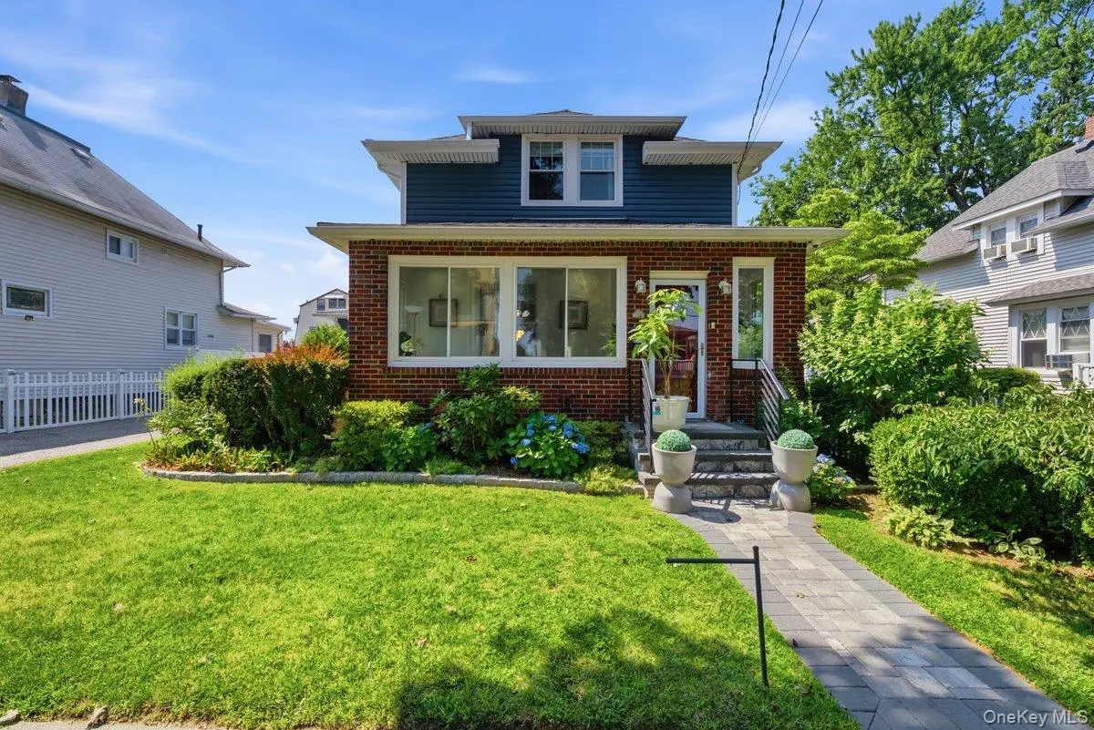 123 Briggs AVE, Yonkers, NY 10701