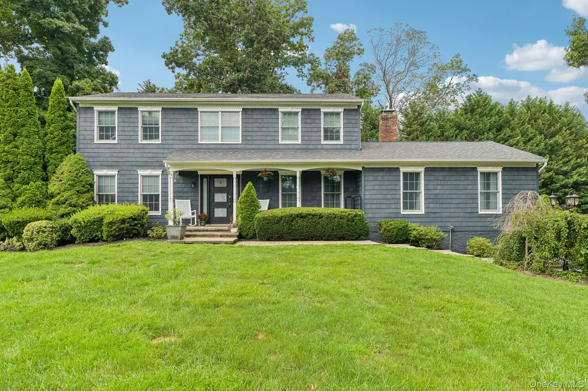 6 Pebble Hill CT, Northport, NY 11768