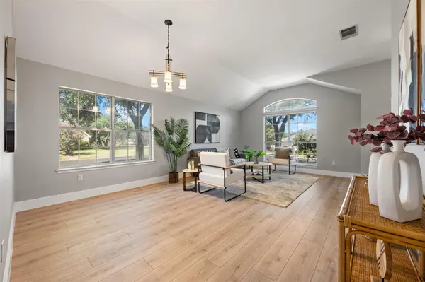 8009 Nairn DR, Austin, TX 78749