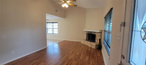 195 Cardinal DR, Paige, TX 78659