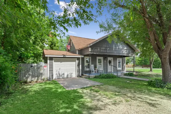 405 S Evie ST, Bartlett, TX 76511