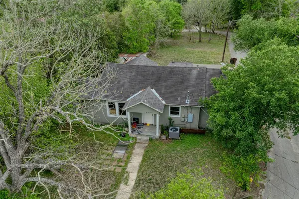 1006 Proctor ST, Lockhart, TX 78644