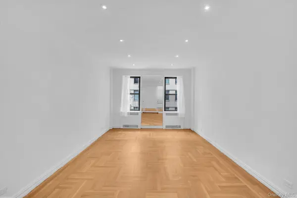 225 W 25th ST #5K, New York (manhattan), NY 10001