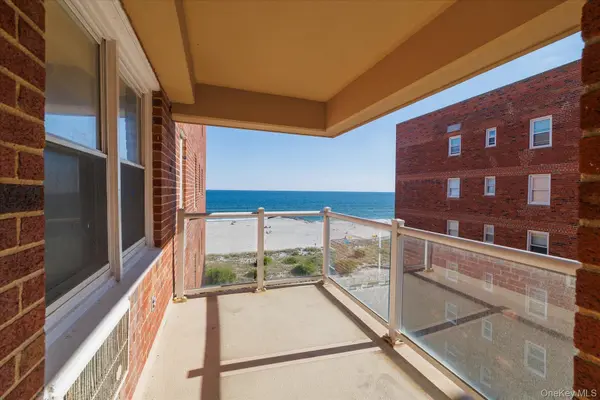 370 W Broadway #5W, Long Beach, NY 11561