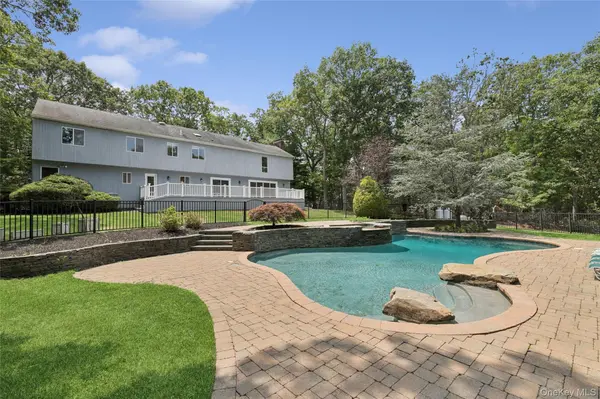 12 N Ridge RD, Setauket, NY 11733