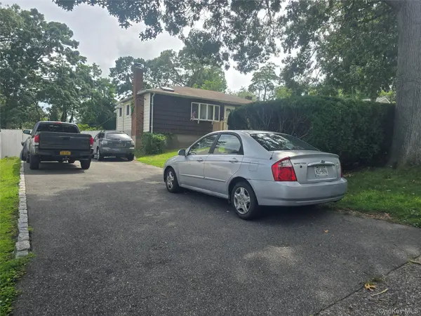 20 Birch AVE, Farmingville, NY 11738