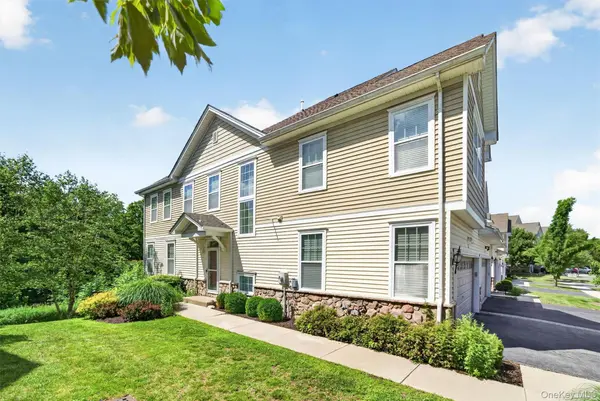 37 Meadow View DR, Middletown, NY 10940