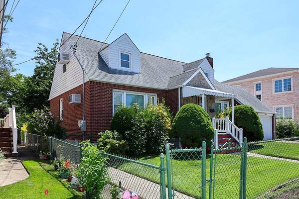 560 N 6th ST, New Hyde Park, NY 11040