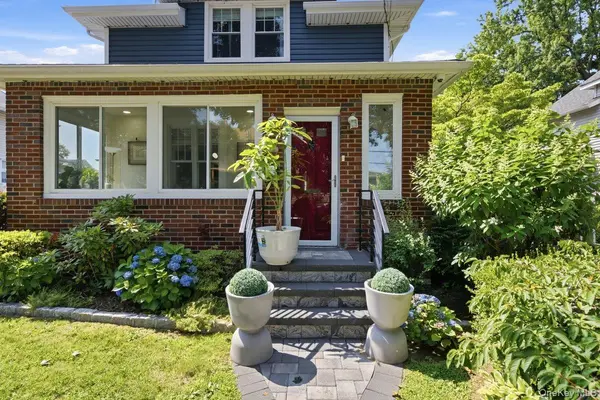 123 Briggs AVE, Yonkers, NY 10701