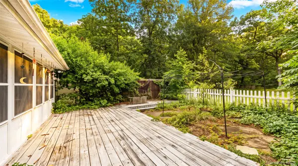 10 Eagle DR, Ridge, NY 11961