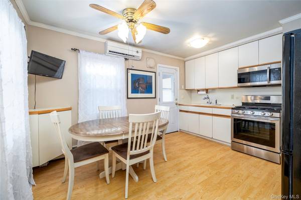 528 Stratford RD, South Hempstead, NY 11550