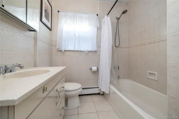 528 Stratford RD, South Hempstead, NY 11550