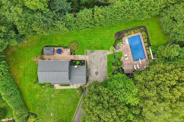 6 Pebble Hill CT, Northport, NY 11768