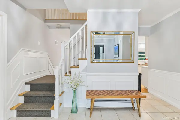 6 Pebble Hill CT, Northport, NY 11768