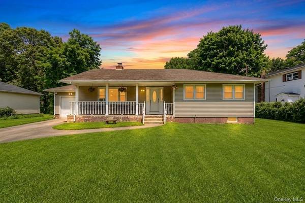 617 Granny RD, Middle Island, NY 11953