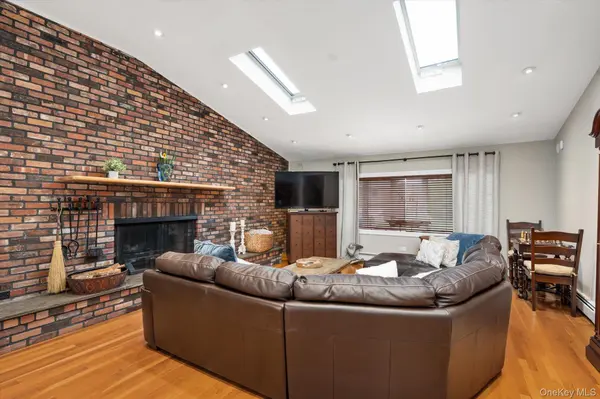 1118 Howard DR, Westbury, NY 11590