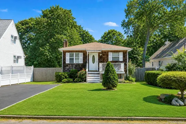 166 Auborn AVE, Shirley, NY 11967