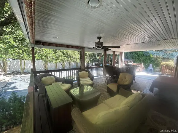 2 RUTH PL, Glen Head, NY 11545