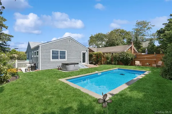 34 W End AVE, East Quogue, NY 11942