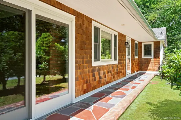 87 Jagger LN, Westhampton, NY 11977