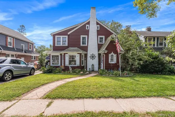 20 Huron RD, Bellerose Village, NY 11001