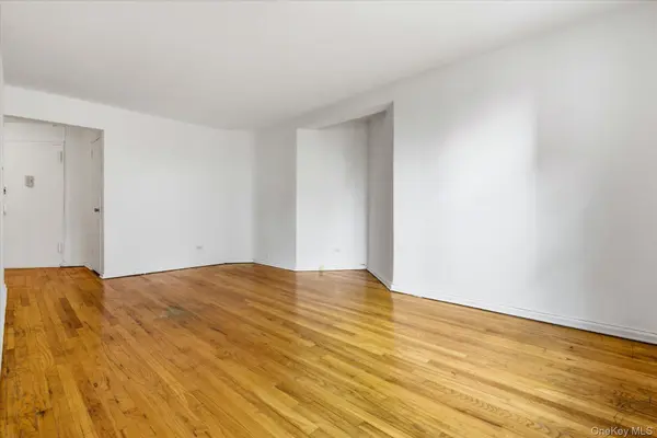60-11 Broadway #4N, Woodside, NY 11377