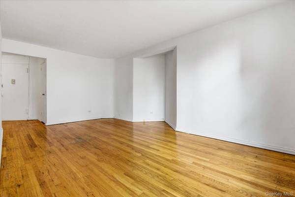 60-11 Broadway #4N, Woodside, NY 11377