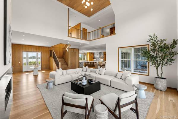 32 Quogo Neck LN, Quogue, NY 11959