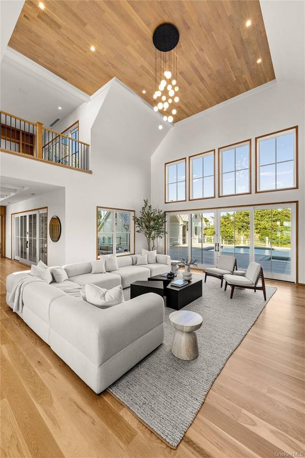 32 Quogo Neck LN, Quogue, NY 11959