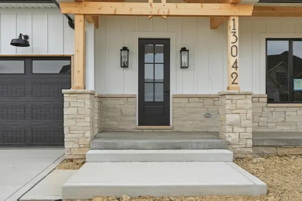 13042 Spirea AVE, St. John, IN 46373