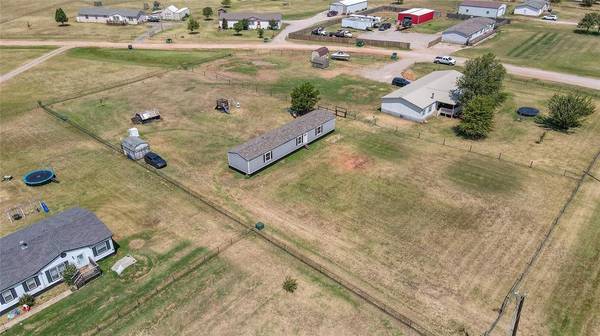 9901 N Gregory RD, Yukon, OK 73099