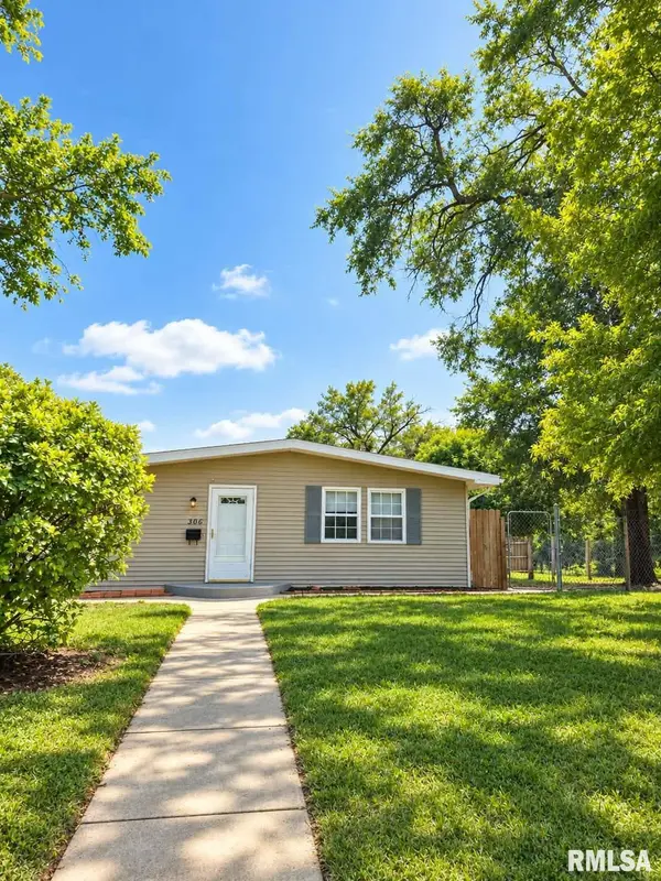 300 SPRUCE ST, Quincy, IL 62301