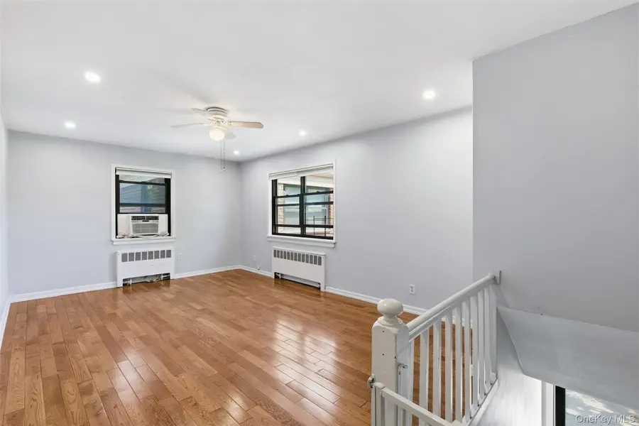 220-17 75th AVE #85A2, Oakland Gardens, NY 11364