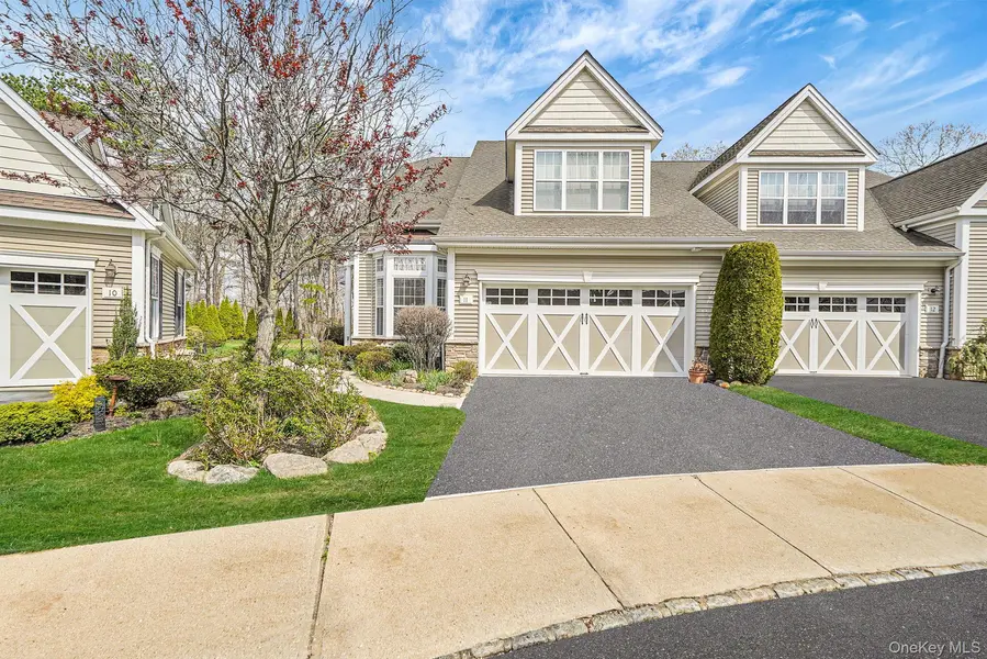 11 Ovation PL, Eastport, NY 11941