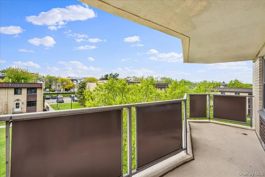 17-85 215th ST #3E, Bayside, NY 11360