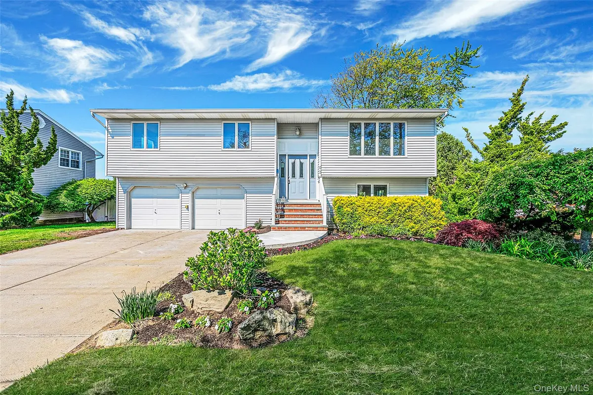 63 Ripplewater AVE, Massapequa, NY 11758