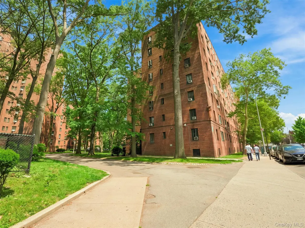 2049 McGraw AVE #4F, Bronx, NY 10462